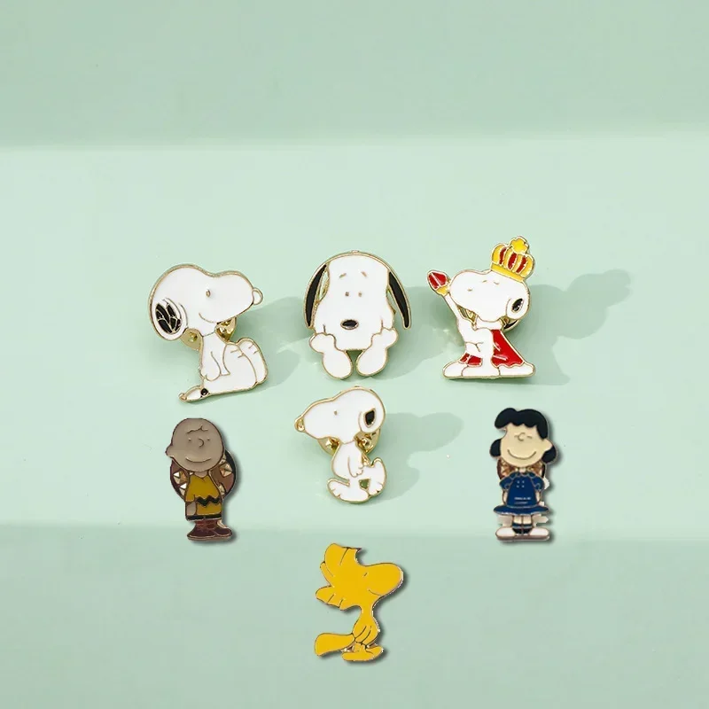 Snoopy Brooch Cute Cartoon Japanese Badge Student Personality Boys Girls Pins Neckpins Bag Decorations Anime Enamel Jewelry Gift