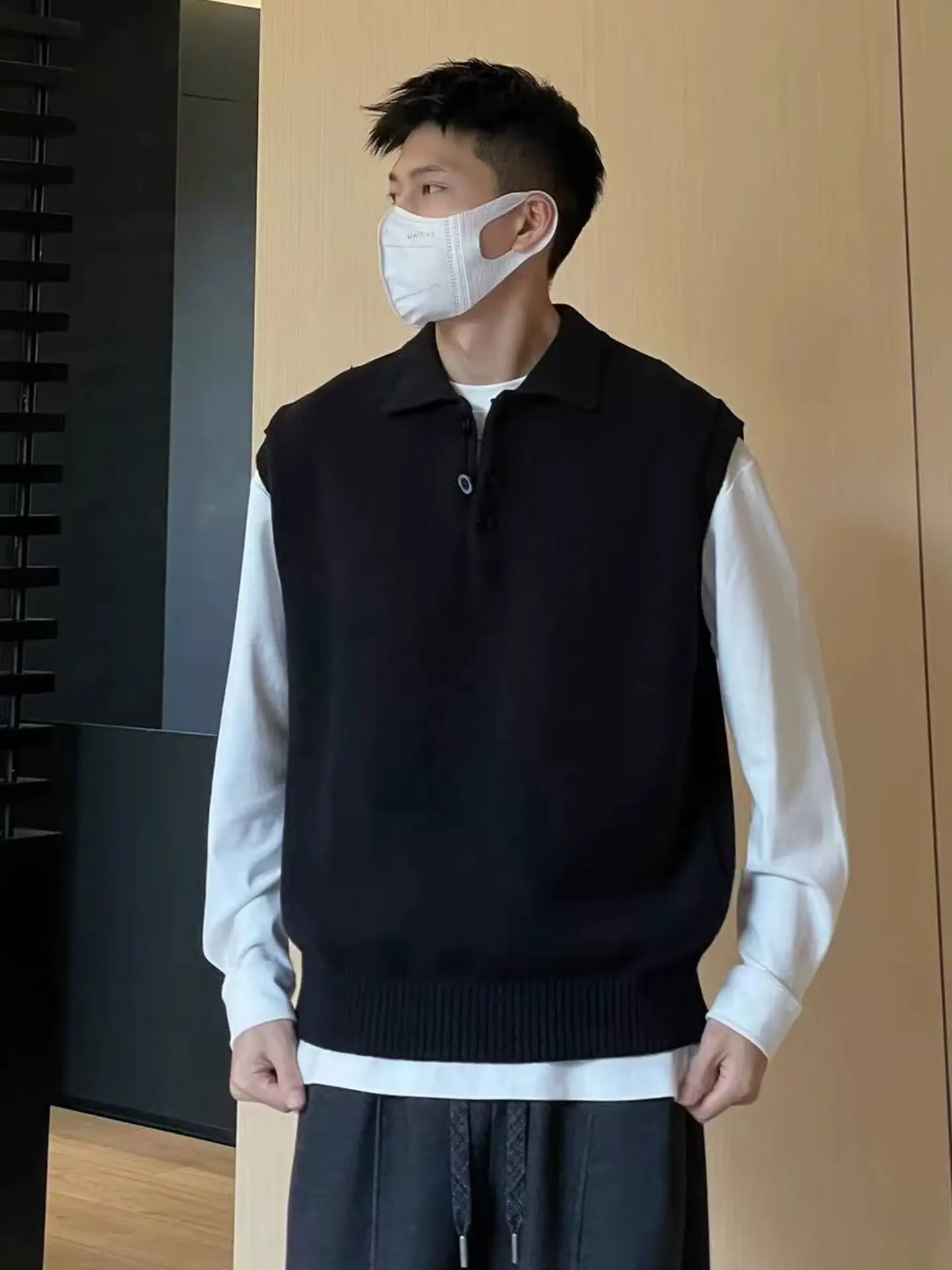 

Retro Japanese Knitted Vest Men's Autumn Winter Casual Collar Layering Versatile Pure Color Soft Knitwear Warmth