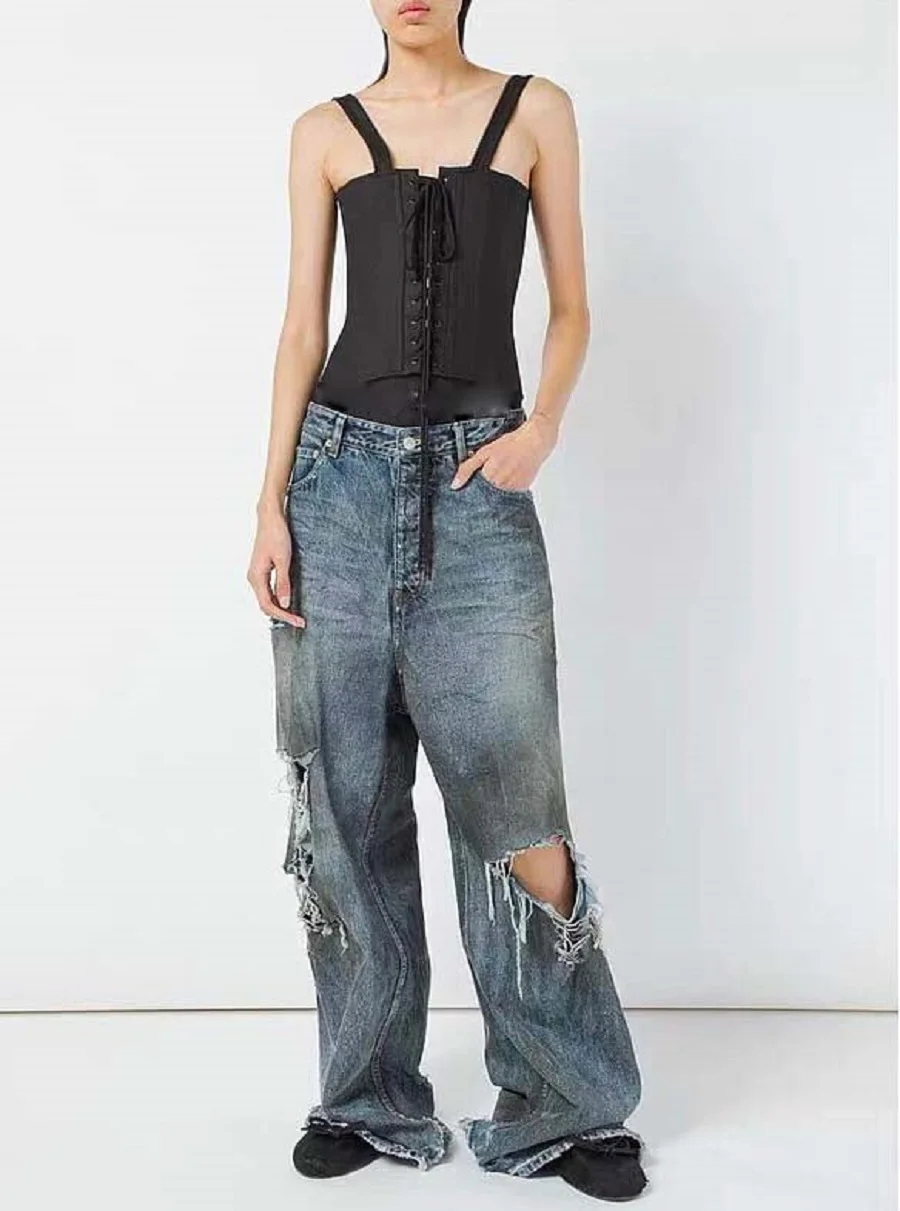 

High street style women's jeans, fashionable and cool fashion trend, vintage distressed denim, handsome pants, hip-hop pants