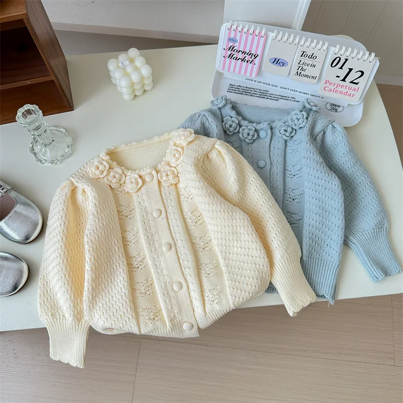 Girls Sweater Jacket Spring and Autumn 2024 New Childrens Flower Autumn Knitted Cardigan Baby Solid Color Sweet Sweater