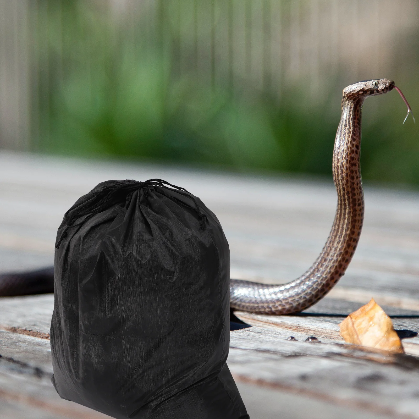 

2Pcs Nylon Reptile Carrier Bag with Adjustable Drawstring for Pet Snake Transport Stress-Reducing Breathable Fabric Outdoor Use