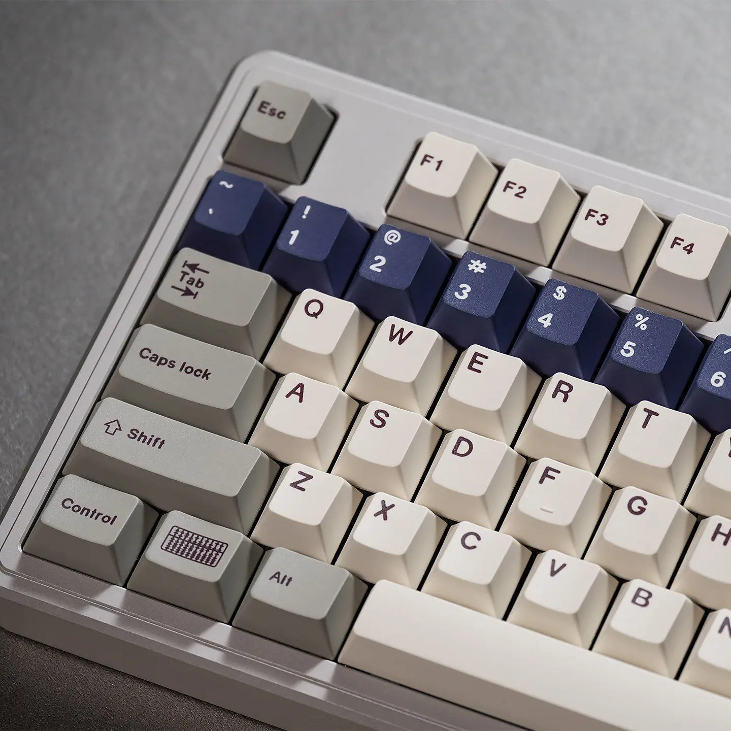 

Retro Keycaps Dye-Sublimate Cherry Profile PBT keycaps Minimalist Keycaps For MX Switch 61/64/87/96/104 Mechanical Keyboard