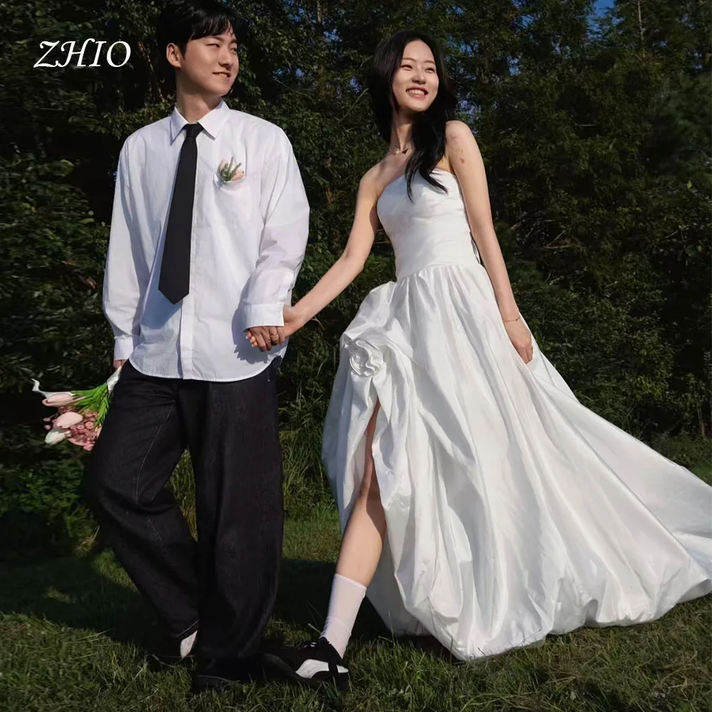 ZHIO فستان حفلات الزفاف الحديث الزهور الصناعية الجانب الشق حمالة الساتان الأبيض كوريا صورة تبادل لاطلاق النار ثوب استقبال الزفاف مخصص