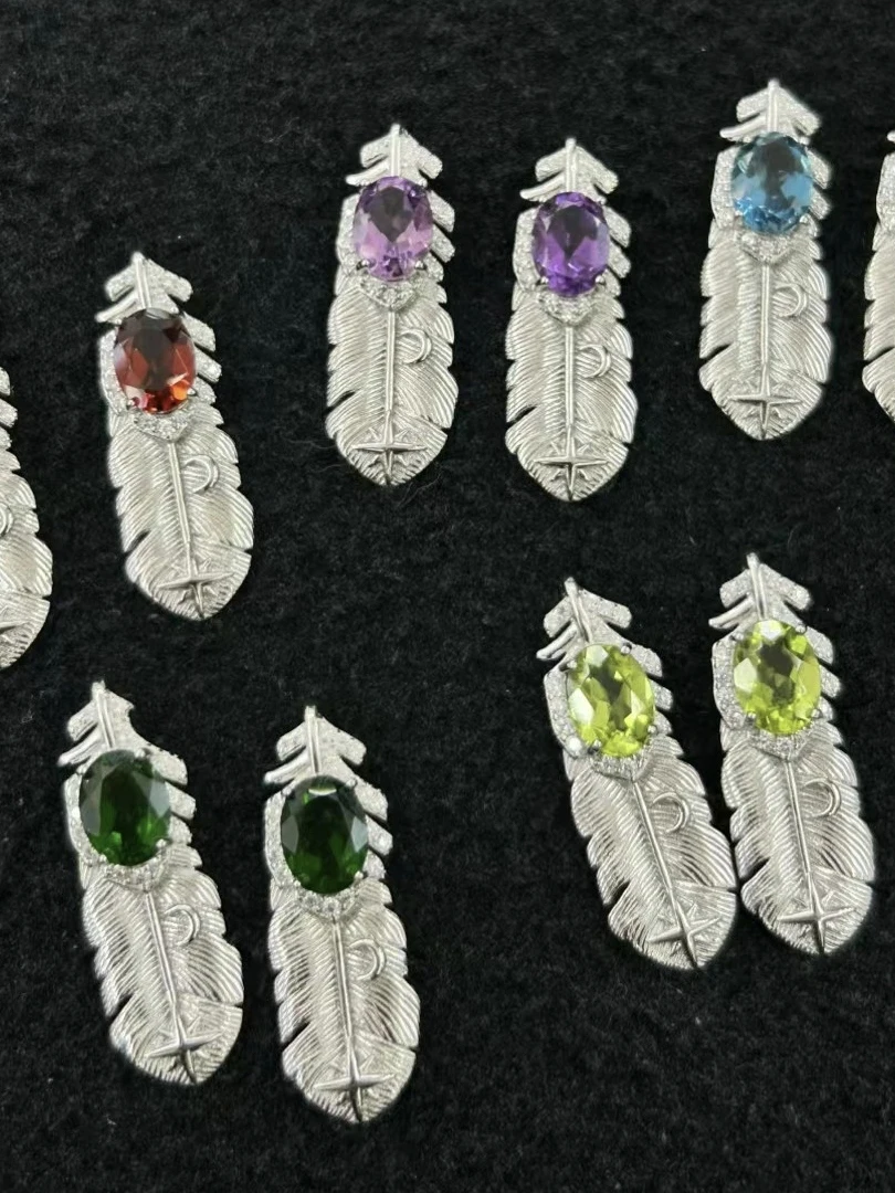 natural-color-gemstone-crystal-feather-pendant-women's-fashion-elegance-lightweight-luxury-feel-s925-silver-embedded-necklace