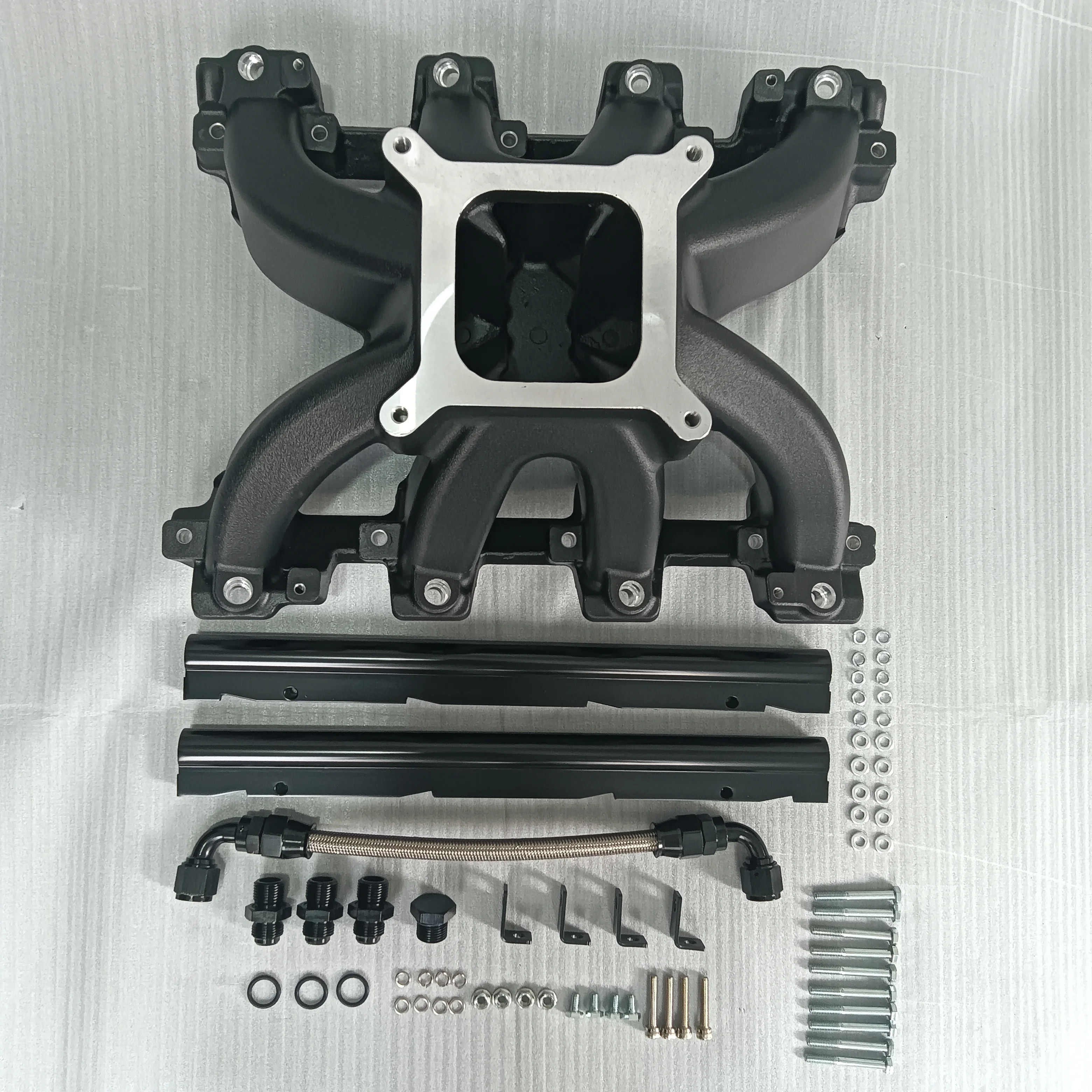 

Черный алюминиевый впускной коллектор EFI Single Plane для двигателей Gen III LS1/LS2 с комплектом топливных рамп