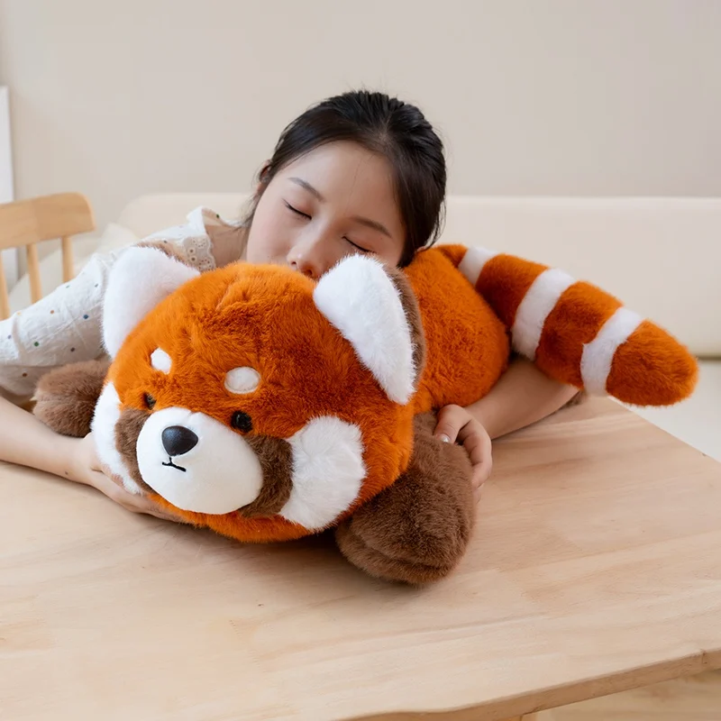 アライグマのぬいぐるみ,高品質のシミュレーション人形,赤いパンダの枕