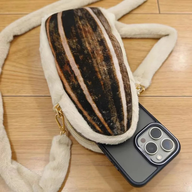 창의적이고 귀여운 털복숭이 거대 씨앗 크로스백 가을 겨울 따뜻한 패션 숄더 디자인 독특한 캐주얼 핸드백 여성용 사랑스러운 신상품