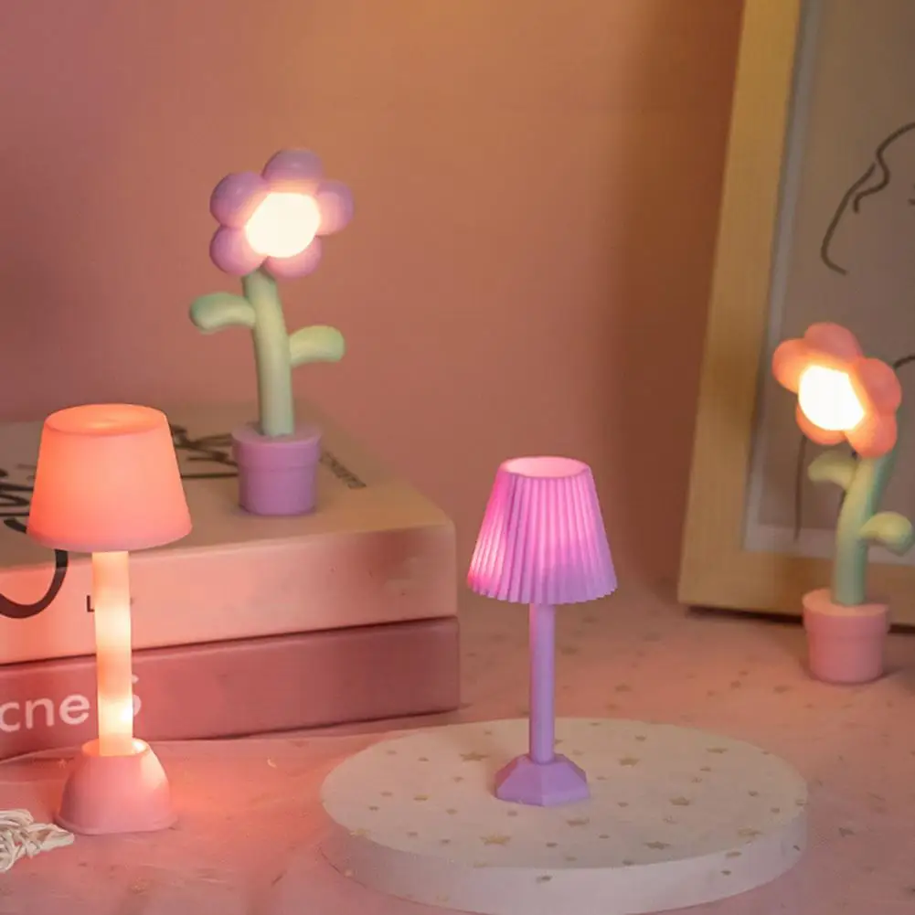 Mini Flower Night Lamp Cute Decorative Table Lamp Mini LED Desk Bedside Tulip Light For Bedroom Desktop Miniature Landscapes