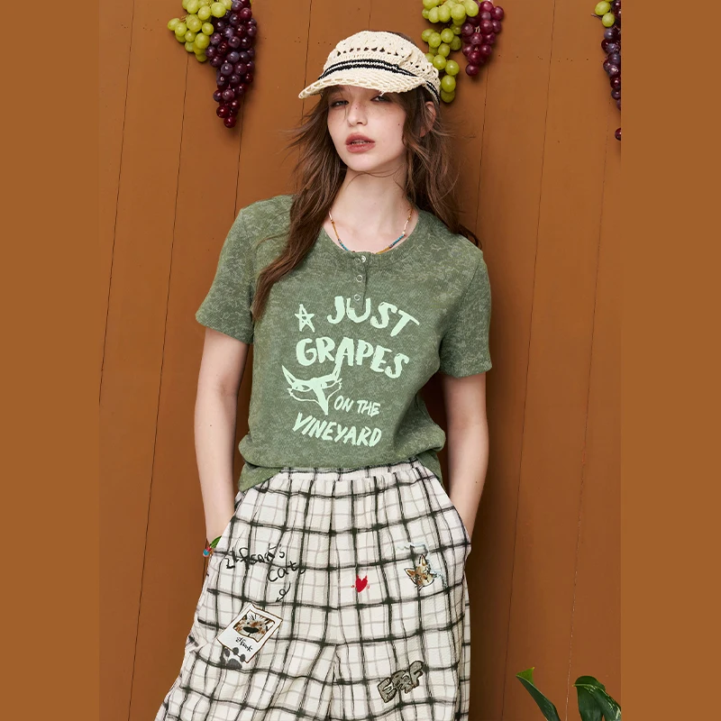 ELFSACK Women's Henley Neck Ruched Side T-Shirt with Fox Vineyard Letter Print, Sweet Short Sleeve Slim Heather Tee for Summer