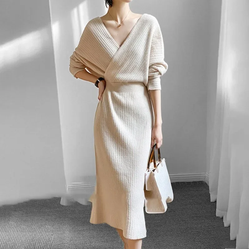 

Women Elegant Solid Colors V-Neck Slim Sweater Dress Spring Autumn Mid-Length Knitted Dresses New Lantern Sleeve Sheath Dresses