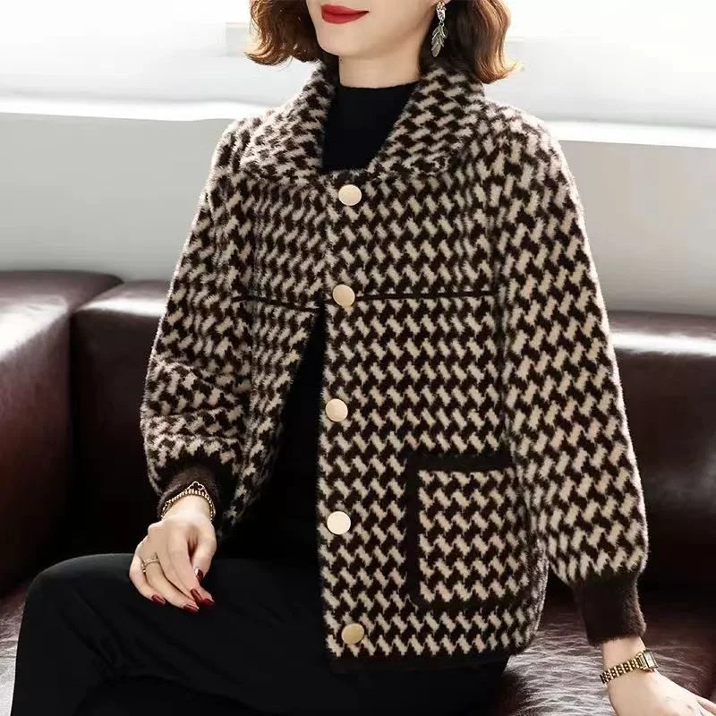 

2025 New Knitted Cardigan Women's Autumn and Winter Imitation Mink Velvet Top Western Style Jacket