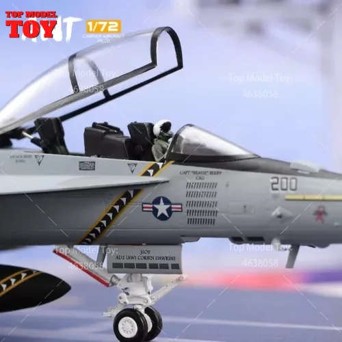 1/72 Scale Props Miniatures Fighter Pilot Sitting Posture Male Soldier Scene Accessories Model Fit Cars Vehicles Toys