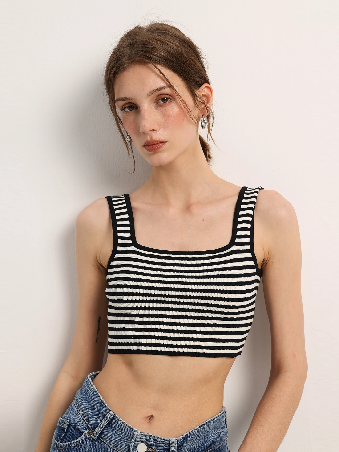 

Женский укороченный вязаный топ Deessesicile в полоску, не просвечивающий, для прогулок, модный универсальный летний топ без рукавов