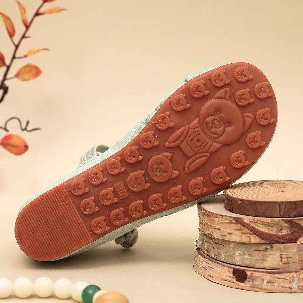 

Chinese Style Girls' Dancing Shoes Soft Sole Wear Resistant Children Hanfu Flat Shoes Comfortable Professional Ballet Shoes