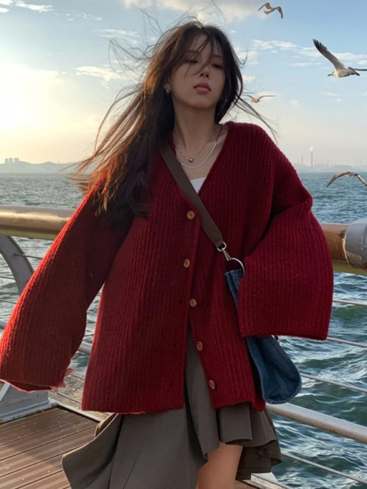 グレーの柔らかく心地よいVネックニットオープンカーディガン、レディース春秋ルーズミディアム丈アウターウェア、レイジーBFスタイルニットジャケット