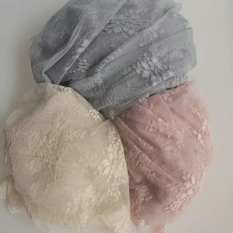 

Серо-черная, розовая, абрикосовая, белая ткань с цветочной вышивкой и кружевом, эластичный мягкий тюль для свадебных платьев, фаты, туту.