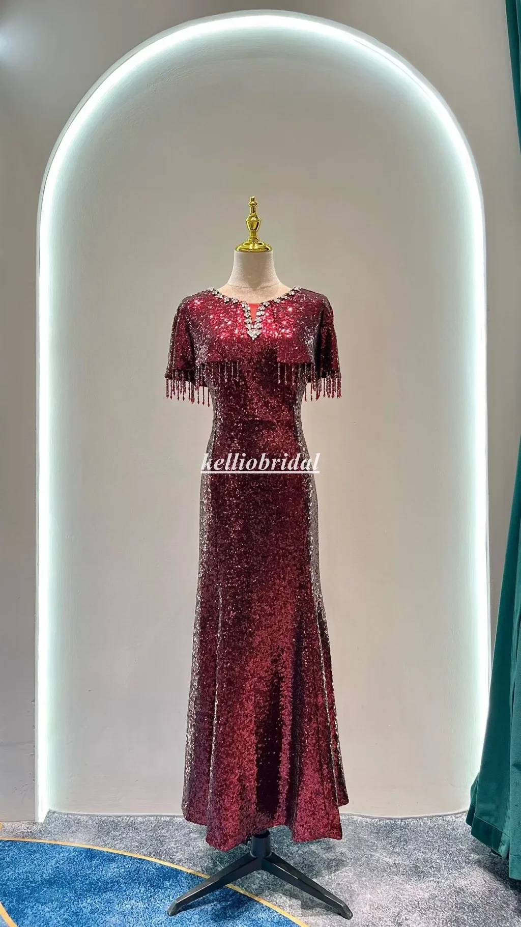 

Customized Burgundy Mother Of The Bride Dresses Round Neckline Mermaid Modern Fashion Sequined Lace Mother Gown MXY202502