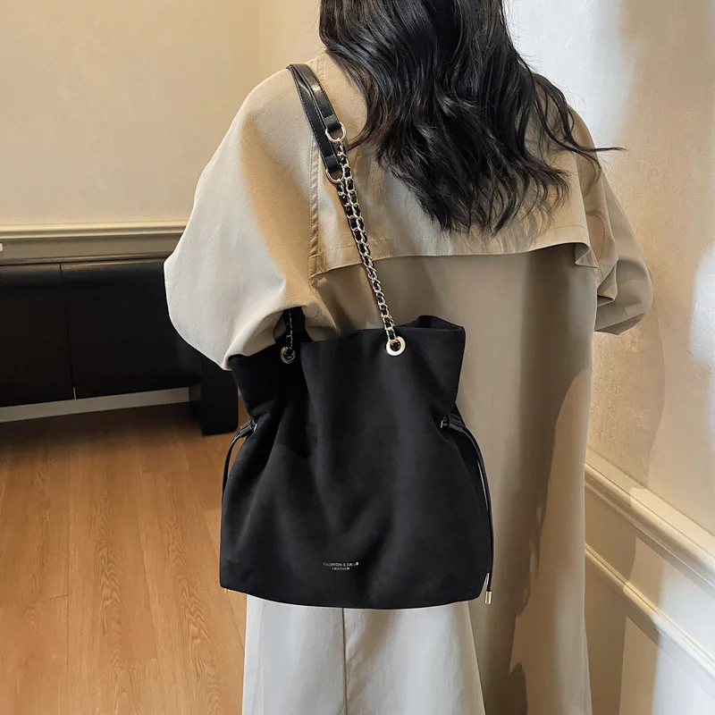 

Новинка 2023 года, винтажная женская сумка-мешок с цепочкой, кошелек через плечо на шнурке, шикарная сумка-хобо в стиле ретро, элегантная универсальная сумка