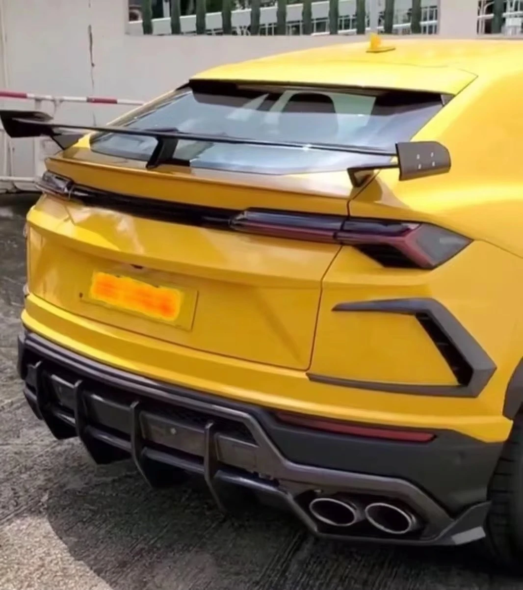 

Urus carbon fiber spoiler upgrade SVJ type carbon fiber spoiler wing URUS carbon fiber wing