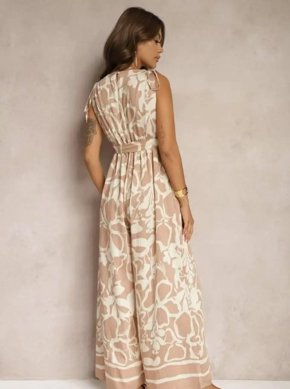 エレガントなロングジャンプスーツ レディース セクシー ワイドレッグジャンプスーツ カジュアル ノースリーブ 花柄 サマージャンプスーツ 女性用 2025年新作