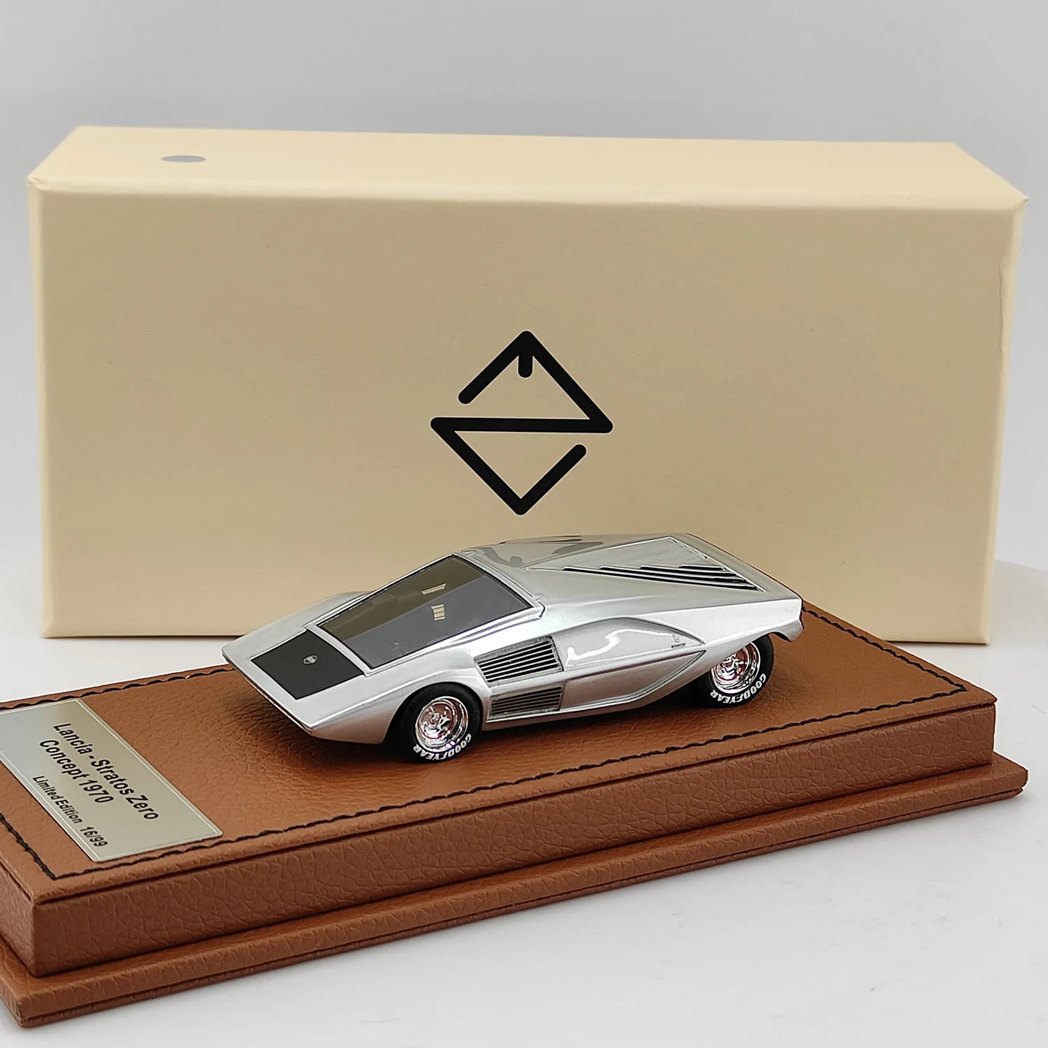 ENGUP 1:43 Scale Lancia Stratos Zero 1970 Concept Car Silver Resin Car Model
