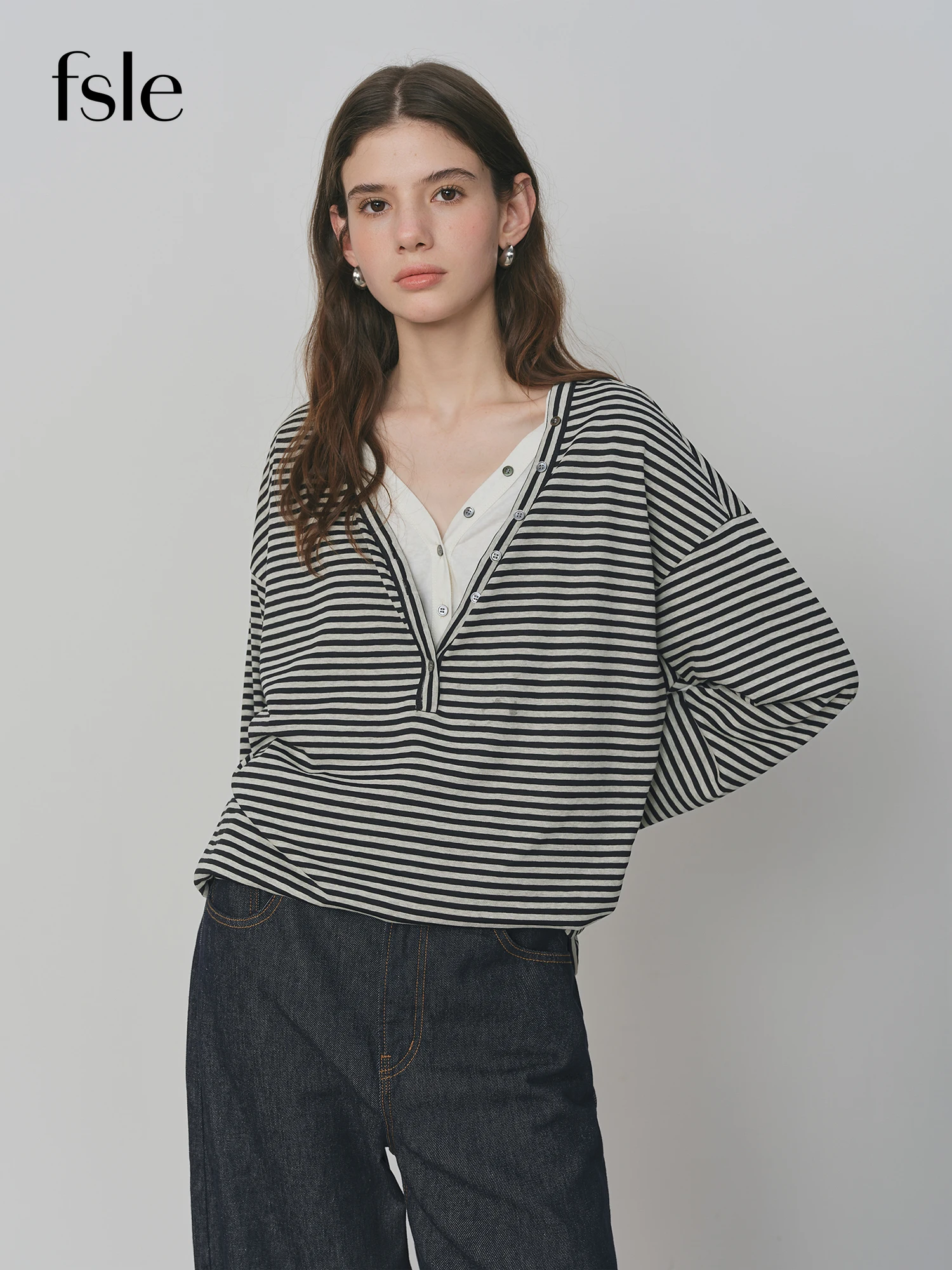 

FSLE 2025 New Fake Two-piece Black White Striped V-neck Retro Long-sleeved T-shirt Women's Autumn 2025 New Chic Tops 25FS13227