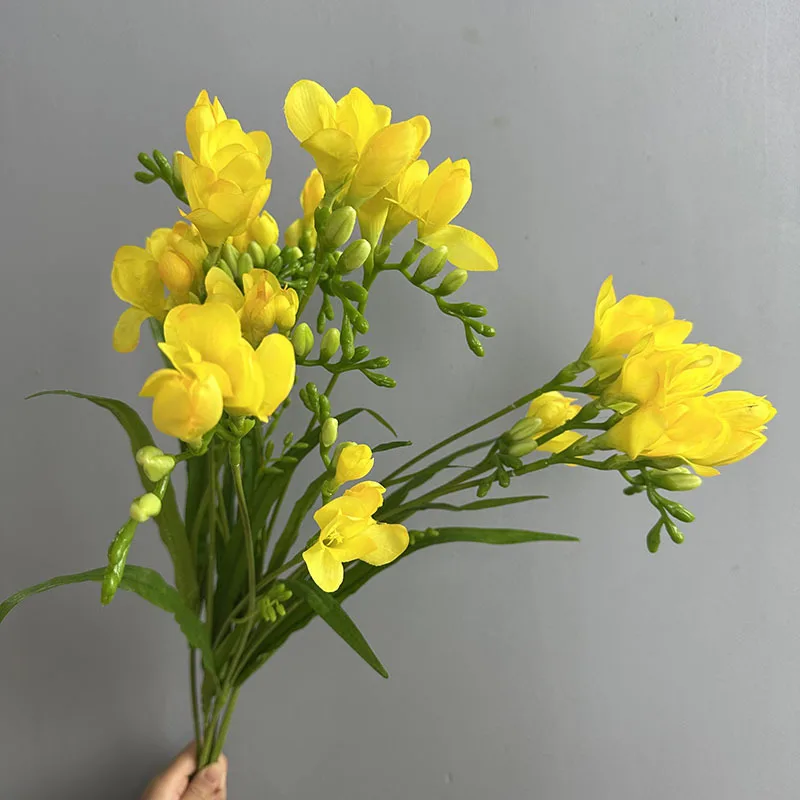 4 قطعة/الوحدة الزهور الاصطناعية الحرير عبق الثلوج السحلية ديكور غرفة نوم المنزل ورد صناعي محاكاة الأبيض فريزيا الأزهار #3