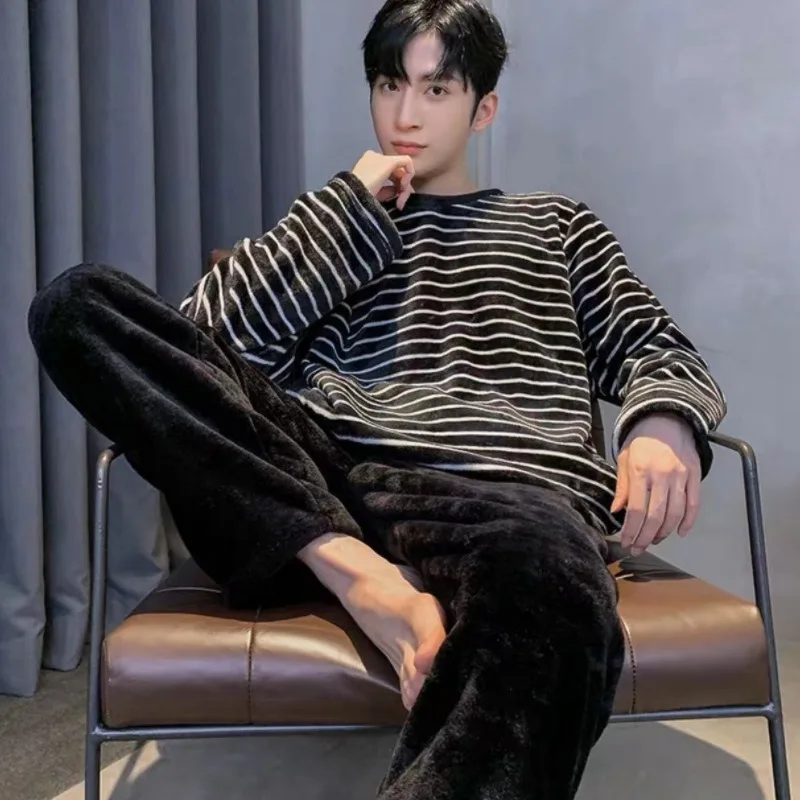 Pijamas de franela de invierno para hombre, versión coreana de ropa de dormir acolchada a rayas de manga larga con dibujos animados, conjunto de ropa de dormir para el hogar