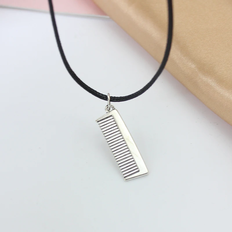 New Vintage Hairdresser Tools Comb Pendant Necklace for Women Simple Silver Color Clavicle Black PU Leather Jewelry Gift