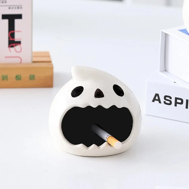 Halloween Ghost‑Shaped Ceramic Ashtray White Glazed Ghost Figurine Ash Tray Spooky Desktop Decoration for Home Holiday Decor