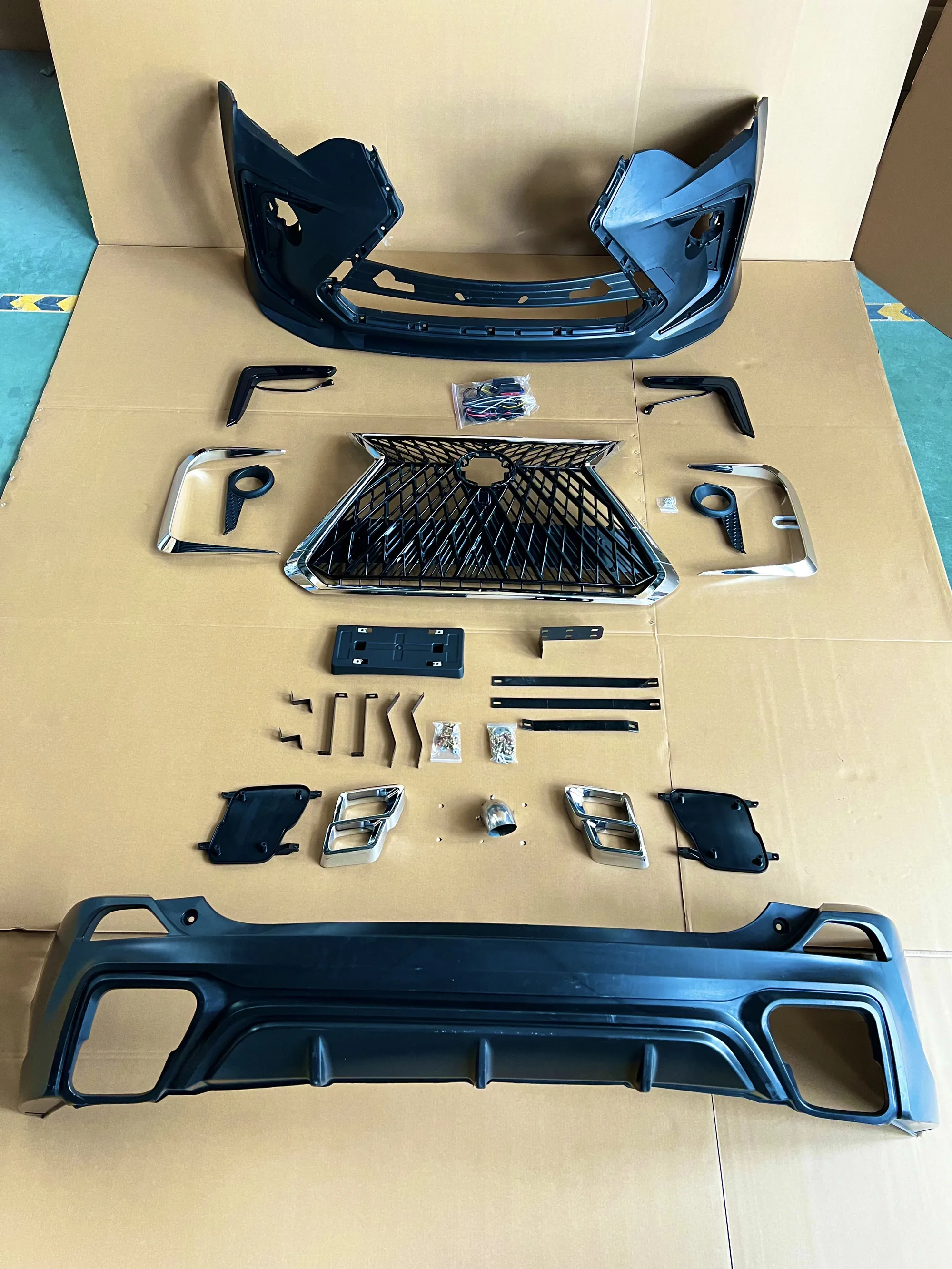 Wysokiej jakości zderzaki samochodowe, zestaw karoserii pasujący do RAV4 2016 2017 2018 2019