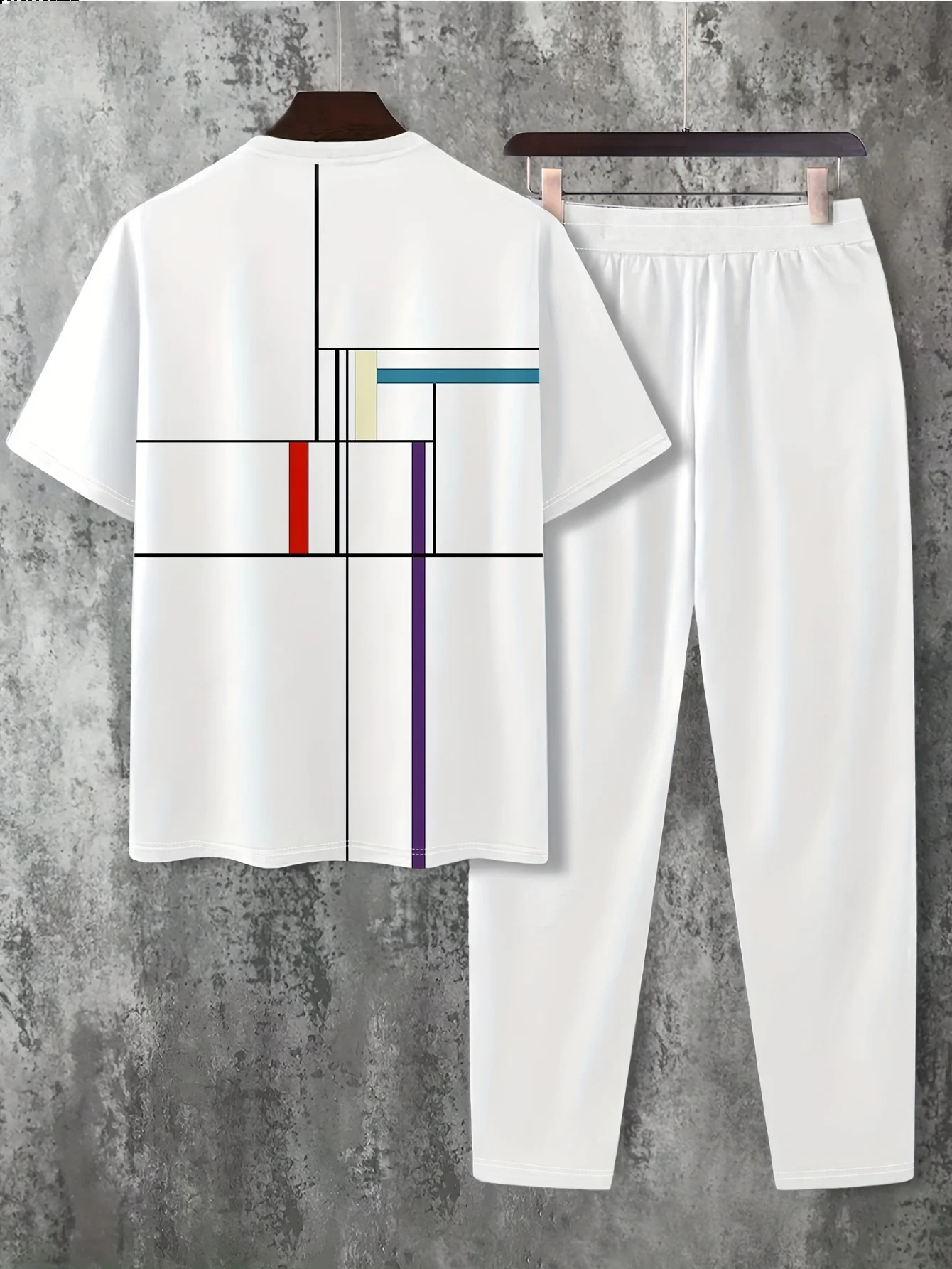 طقم رجالي كاجوال أبيض جديد لصيف 2025 يتميز بقميص شارع رائع وجيد التهوية وسراويل طويلة