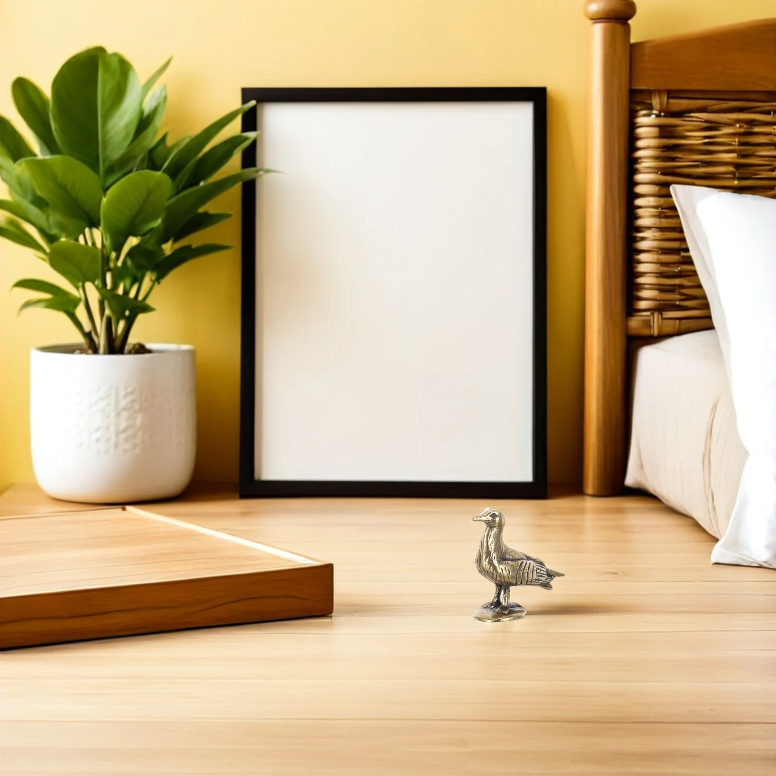 

Brass Pigeon Statue Yellow Metal Home Ornament Elegant Bird Sculpture Vintage Style Feng Shui Lucky Charm Decoration