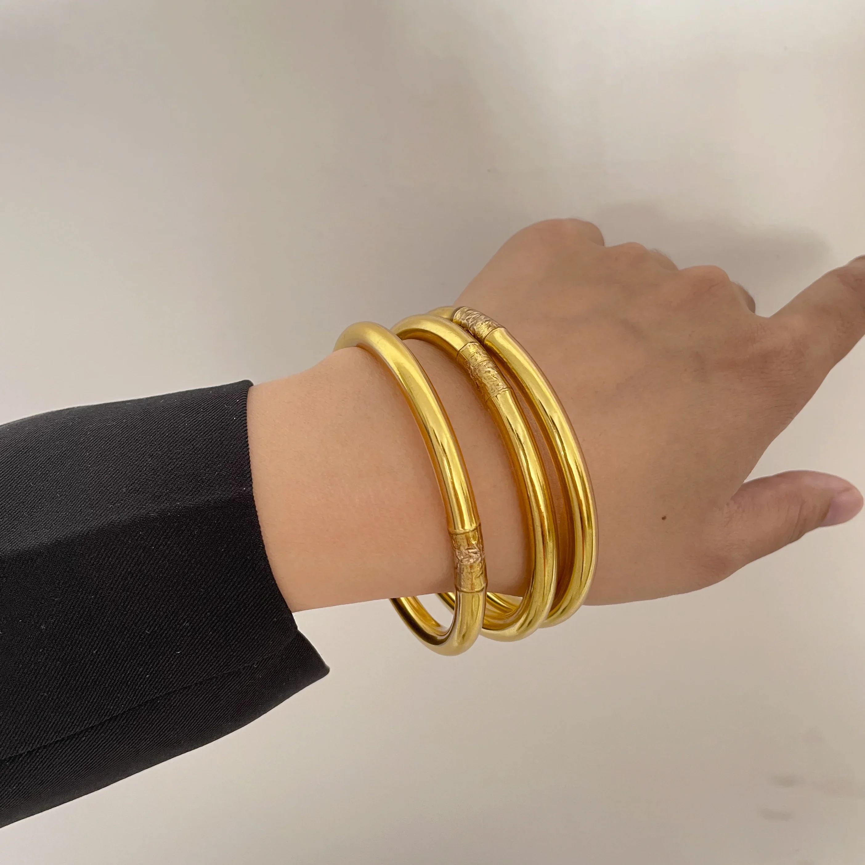 Trendy Jewelry High Quality Plastic Tube Inner Silicone Soft Bracelet For Women Female Hot Sale Gold Color Bangle Accessories