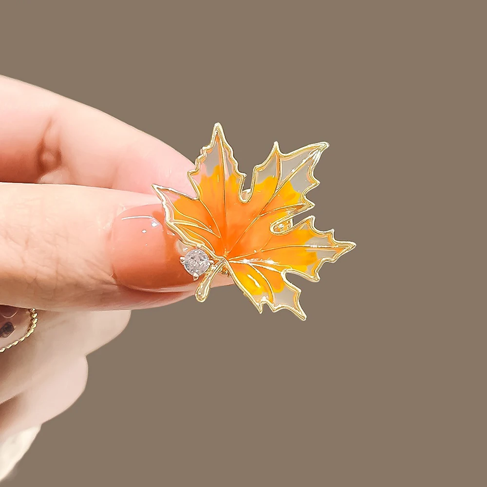 Vintage Small Enamel Pins Maple Leaf Brooches For Women Girls Exquisite Micro-inlaid Zircon Crystal Leaves Badge Party Jewelry