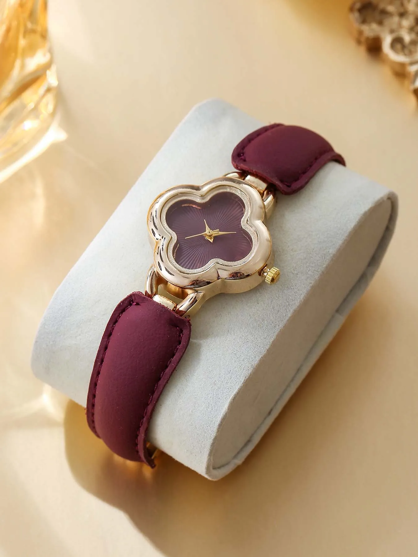 One piece set of creative four leaf clover French high-end temperament versatile Angola red retro style