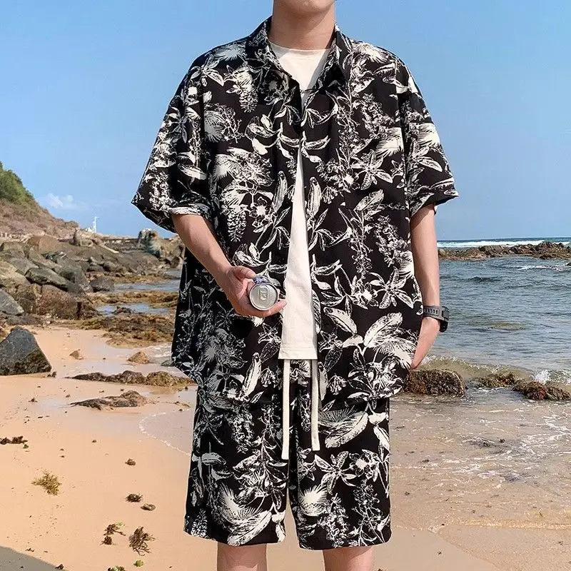 

Beautiful Printed beachwear, two-piece plus-size Summer outfit, Hawaiian men's Beach Shirt And Shorts Set