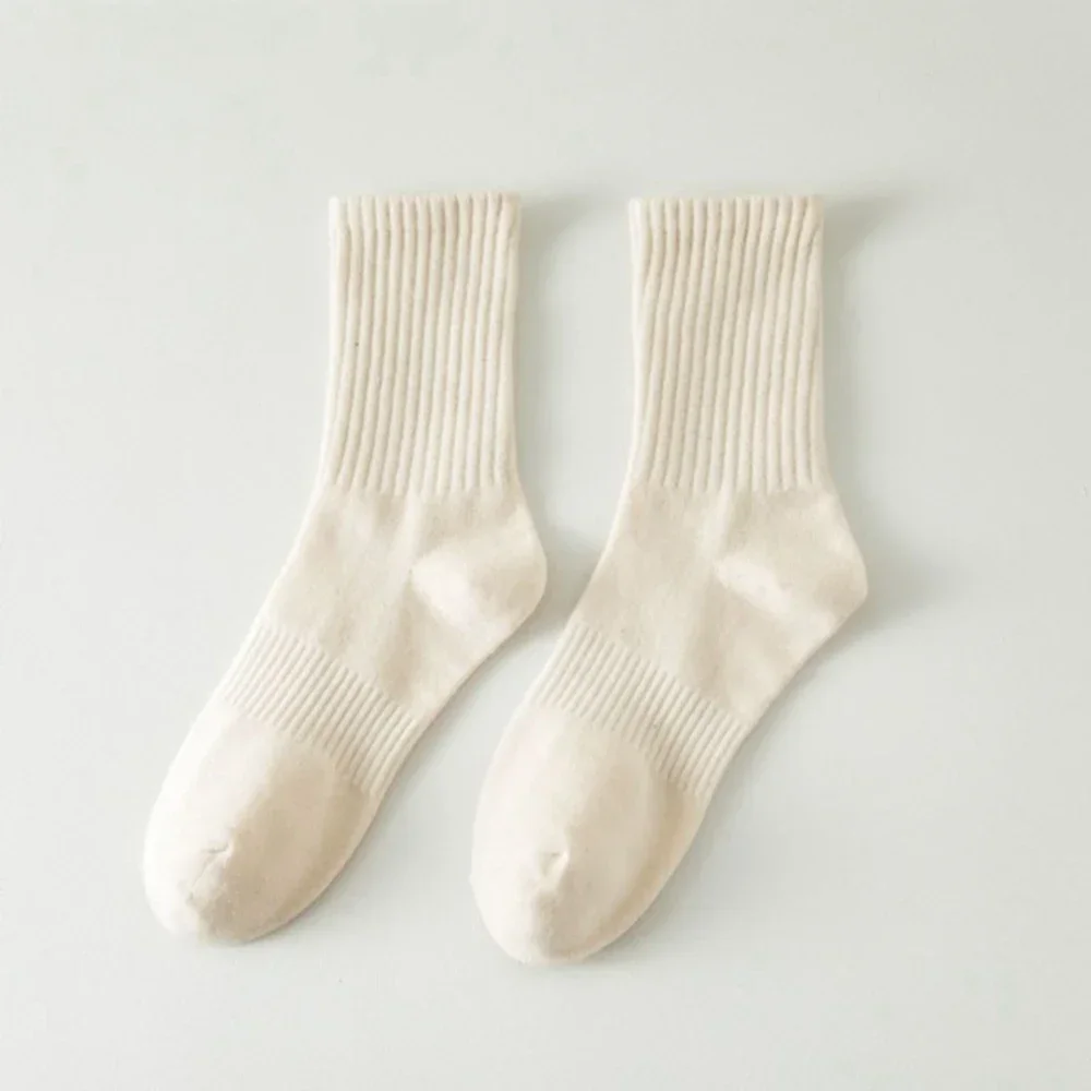 Mid -tube men's  manufacturers wholesale mid -tube men's solid color adult socks sports heated socks