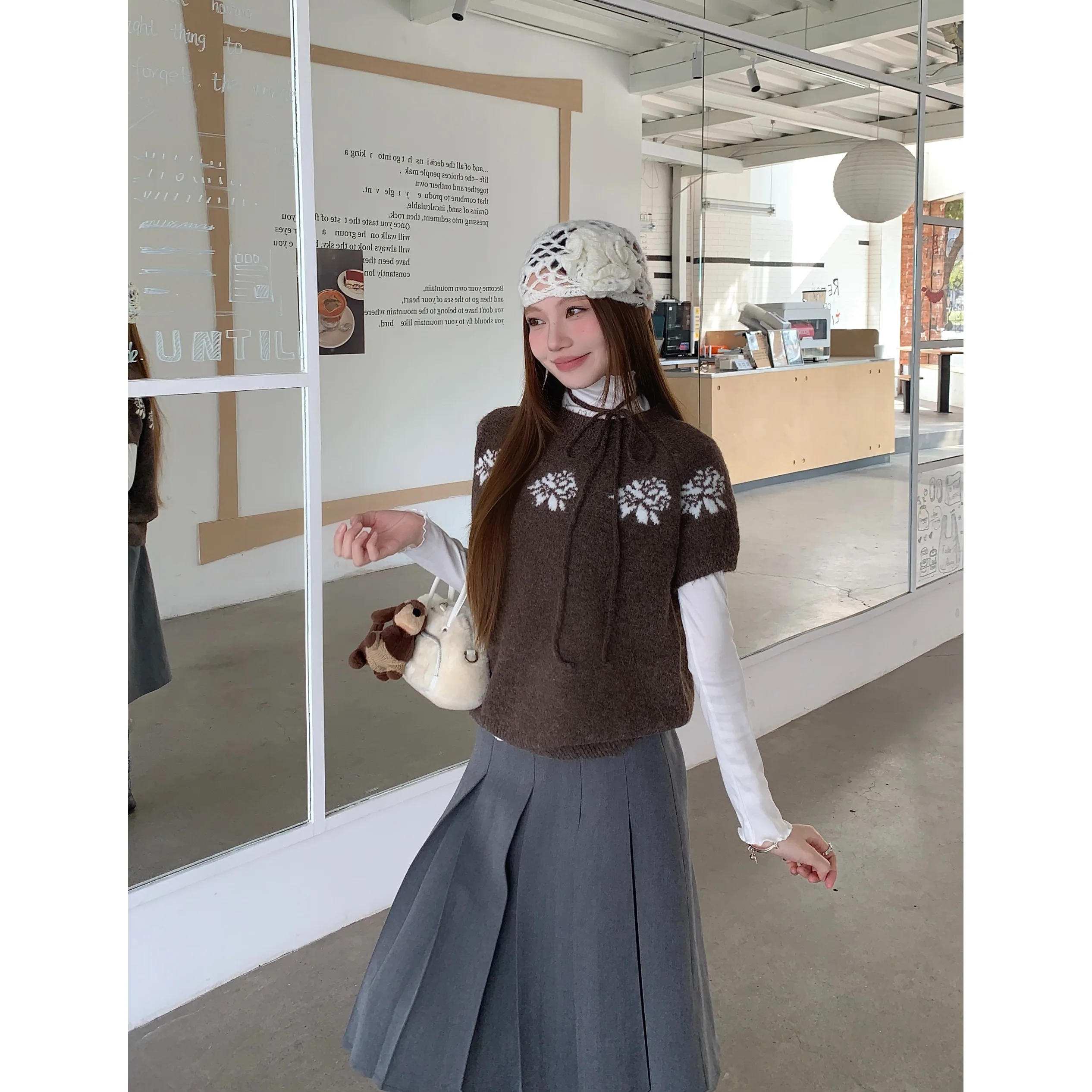 

Ретро-свитер с цветочной вышивкой и коротким рукавом, женский, зимний, новый, приталенный, универсальный, с поясом, для многослойных образов, вязаный топ