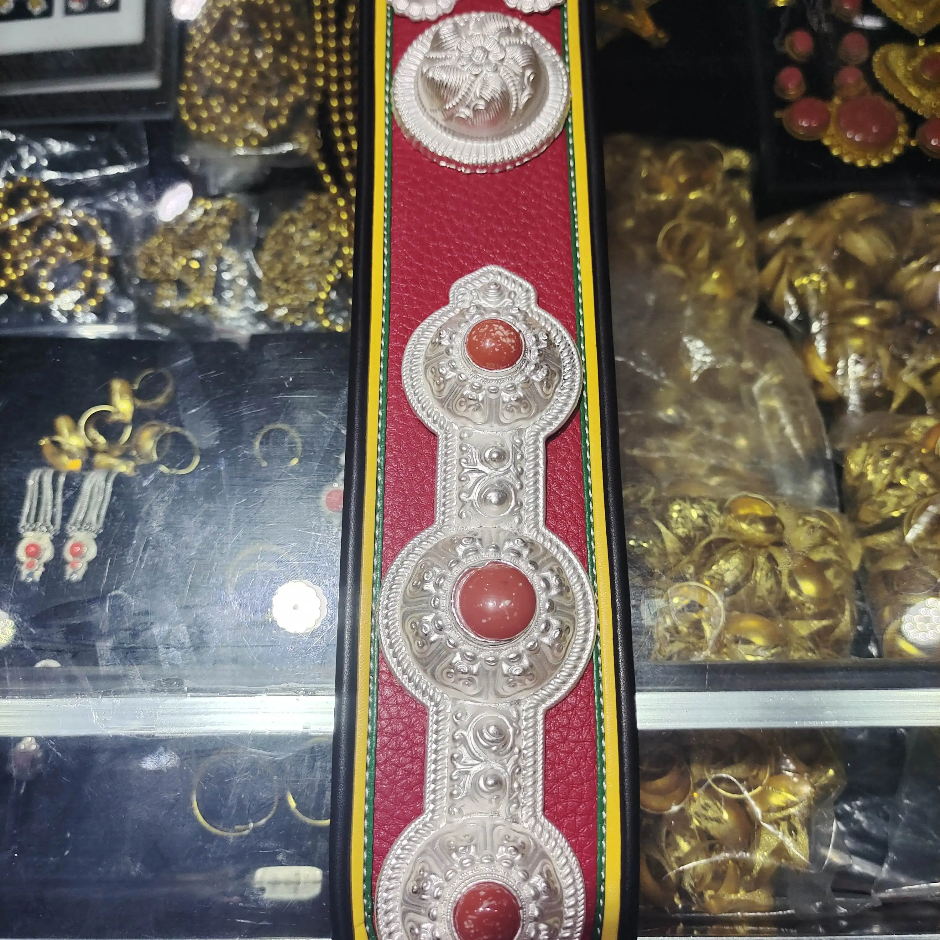 เข็มขัดโลหะผสมสไตล์ทิเบตสำหรับผู้หญิง ลวดลายชาติพันธุ์