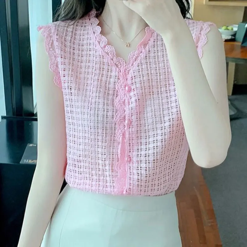 Sweet Solid Color V-Neck Lace Patchwork Shirt Fashion Button Hollow Out Women\'s Clothing 2023 Summer Commute Sleeveless Blouse