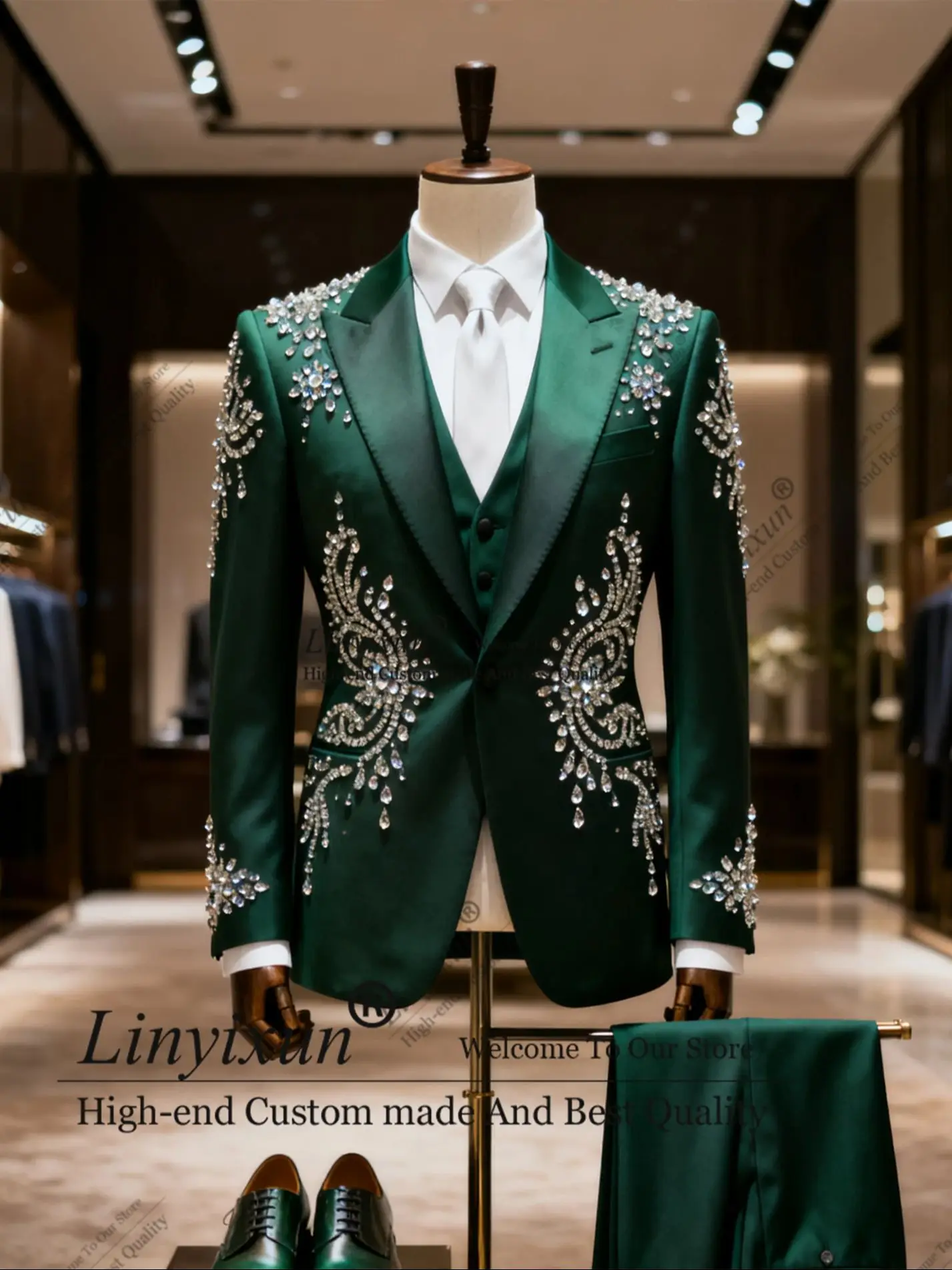 

Handsome Beaded Crystals Men Suits Peaked Lapel Groom Wedding Tuxedos 3 Pieces Sets Male Prom Blazers Customized Ropa Hombre