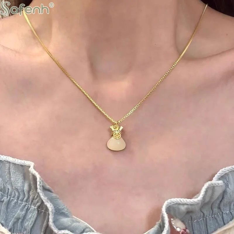 Elegant Lucky Bag Design Women'S Necklace With White Imitation Jade Pendant Fashionable Gift For Best Friends