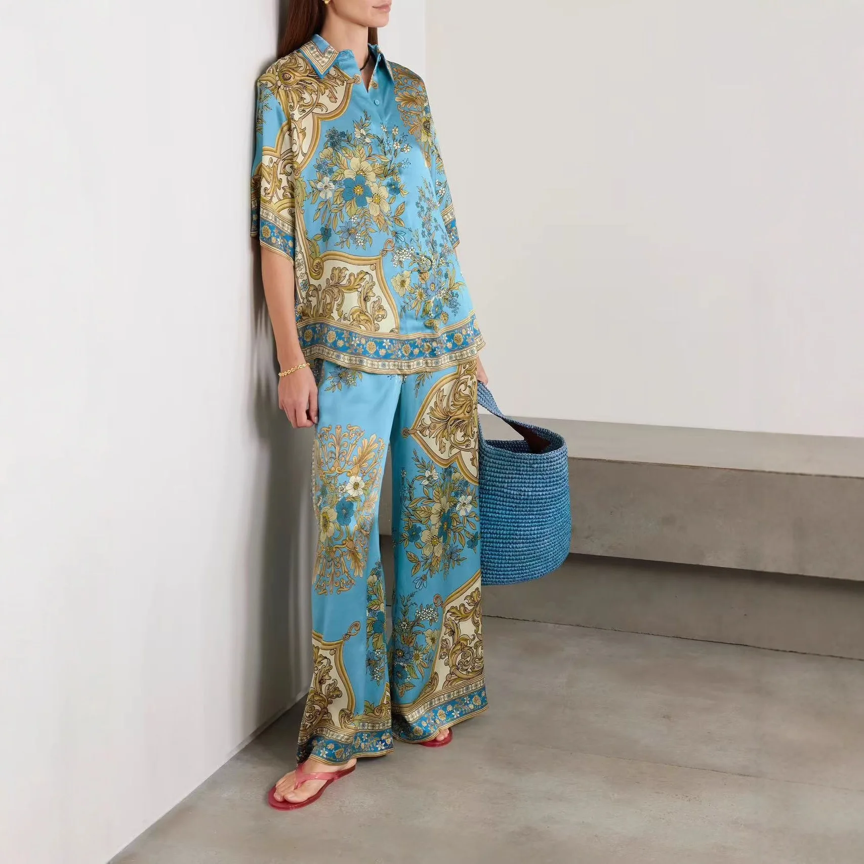 

Осень 2025 г., новая ретро-мода, атласная рубашка с цветочным принтом, брюки, повседневный домашний костюм, комплекты из 2 предметов, женская одежда