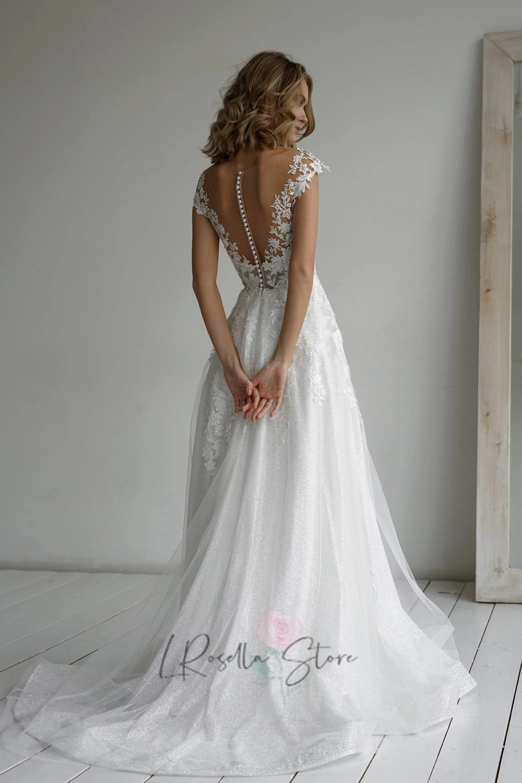 Luxury Shiny Tulle Scoop Neckline Lace Applique Sleeveless A-line Wedding Dress Button Back Sweep Train Customized Bridal Gown