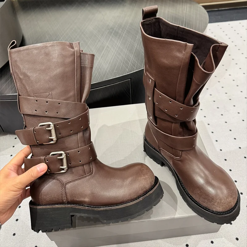 

Высококачественные женские ботинки средней длины с складками и пряжкой, из натуральной кожи с резиновой подошвой 25090757