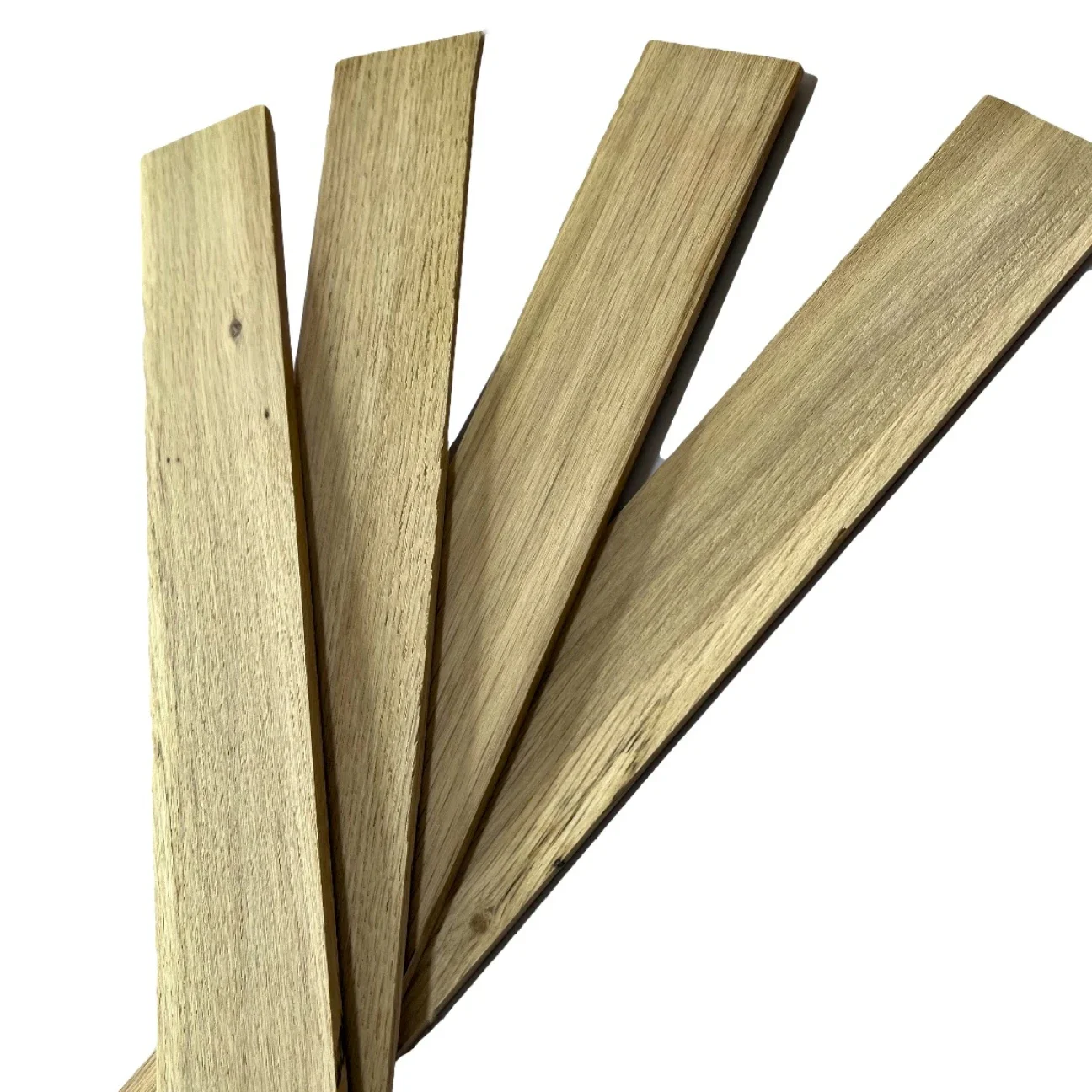 

4pcs/lot Thickness:3mm/5mm North American White Oak Thin Wood Chips Board Wood Veneer Sheets