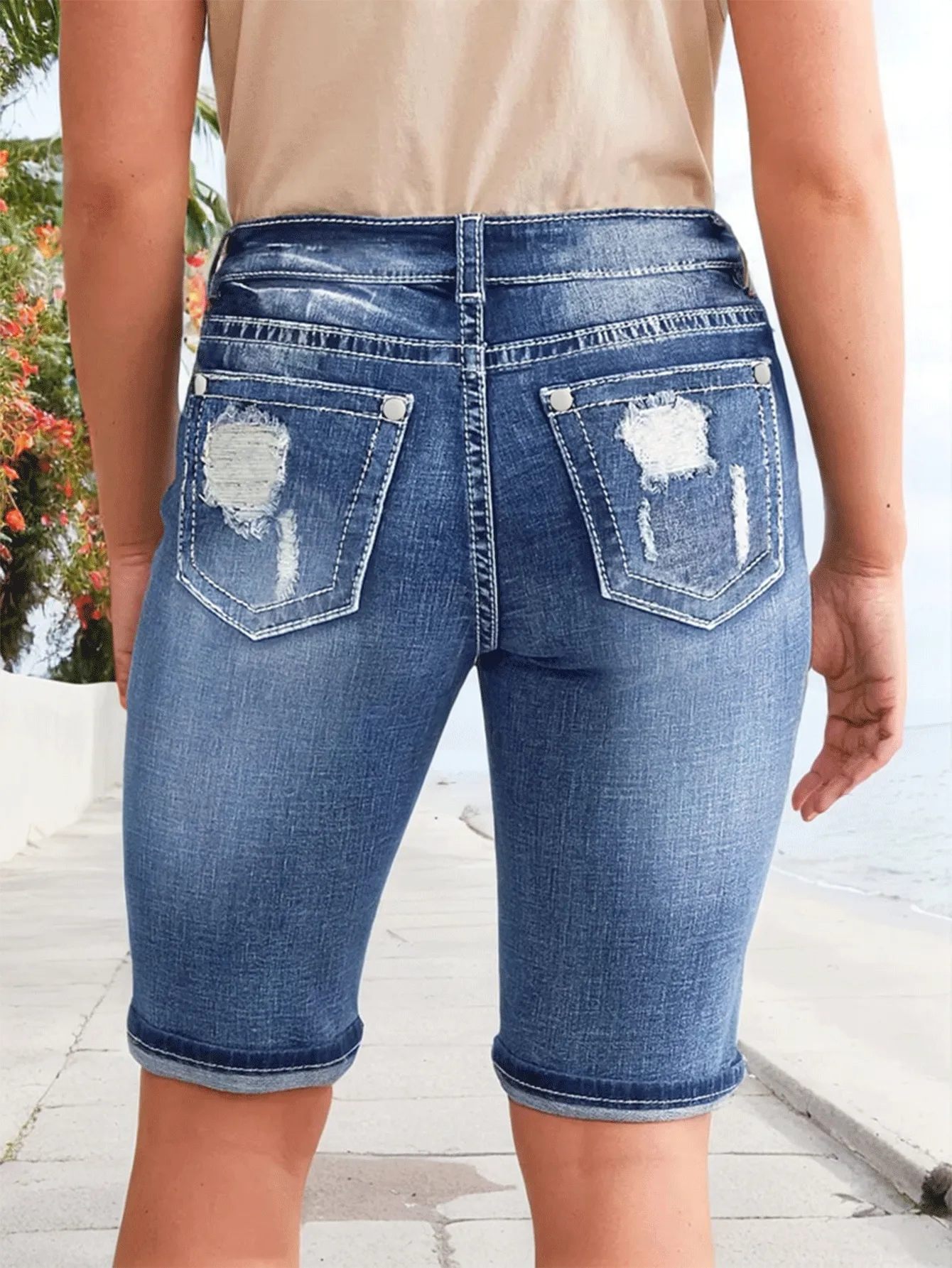 Pantaloncini di jeans invecchiati alla moda per donna 40+ |   Jeans ad alte prestazioni di nuovo arrivo