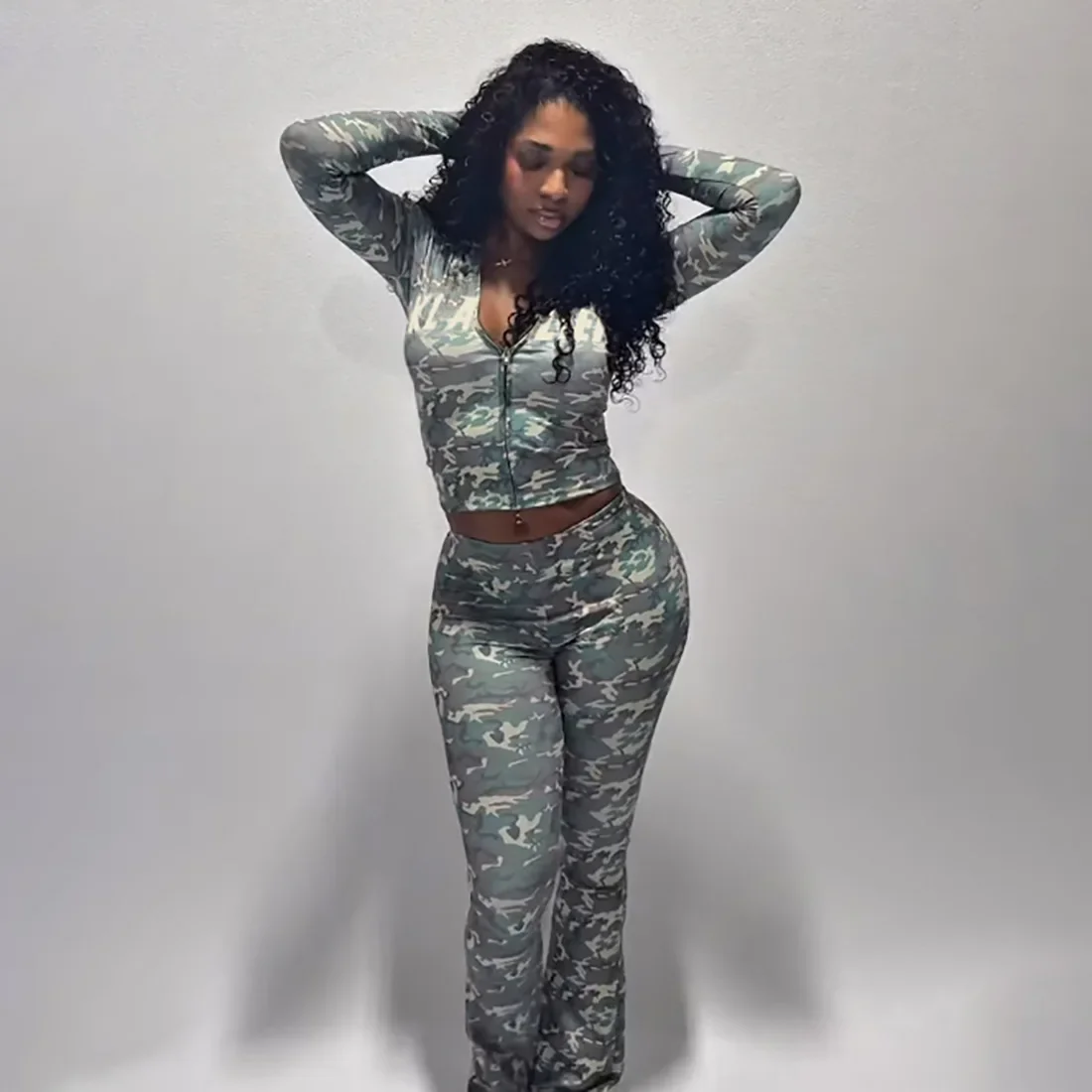 Damskie dresy z nadrukiem literek i panterki, modny, casualowy zestaw dwuczęściowy: bluza z kapturem zapinana na zamek z długim rękawem + spodnie typu flare.