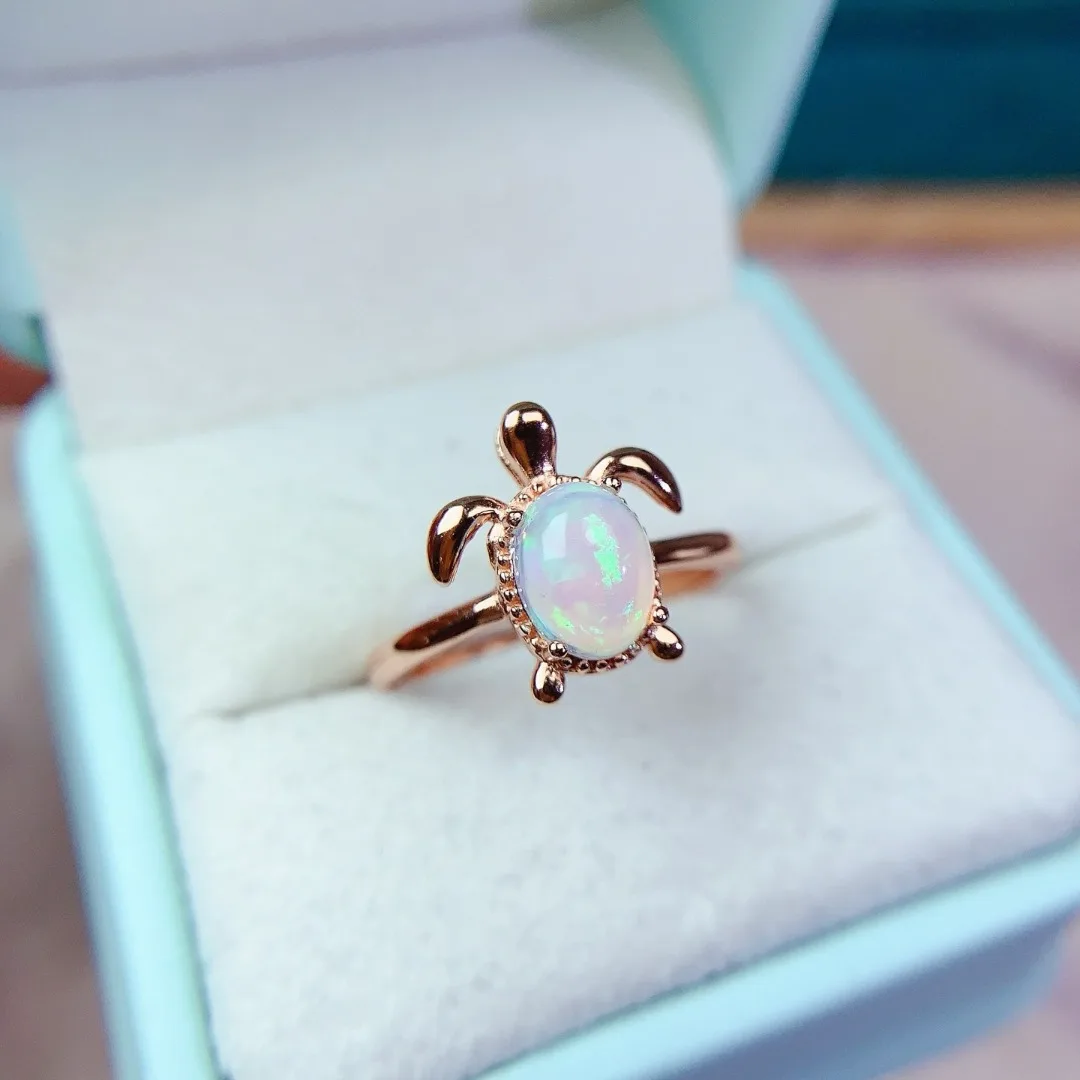 

Роскошное кольцо из натурального опала и серебра S925 пробы с величественным дизайном, идеально для повседневной носки, праздничного сияния и незабываемых подарков.